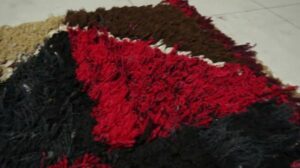 Vintage marokkanischer Läufer mit mehrfarbigen Diamantmedaillons | Teppich & Kilim - 30496