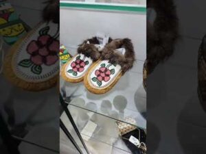 Vorschau auf die Auktion von indianischen Teppichen, Schmuck und Kunst im Mai 2024