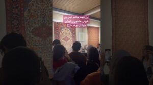 Was macht dieses blauäugige Kind auf dem persischen Teppich? :))) Teppichmuseum Iran