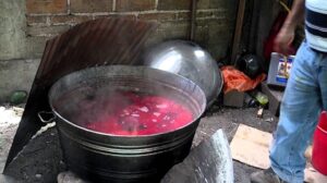 Wie man Wolle aus Teotitlán del Valle, Oaxaca färbt oder farblich verändert
