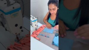 Wie man einen Flechtteppich aus Schlauchstücken macht