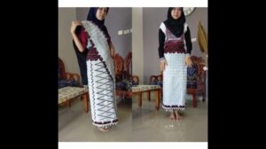 Wie man einen Tapis-Sarong benutzt, um aus einem Sarong zwei Sarongs mit unterschiedlichen Mustern zu machen