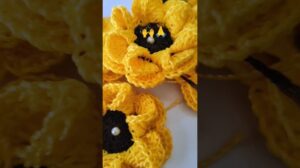 #häkelarbeit #häkeln #häkeln #handwerk #häkelteppiche #teppiche #produktion #atelier #blumen