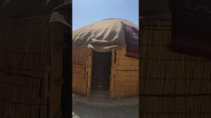 „Das traditionelle Zelt der turkmenischen Nomaden im Iran & turkmenisches Handwerk #turkmenischer handgewebter Teppich #Hütte“