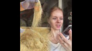 „#Elternchat gibt es in deiner Gruppe einen Teppich😀 #tiktokuni #fypシ゚viral #pov #foryoupage #fypツ“