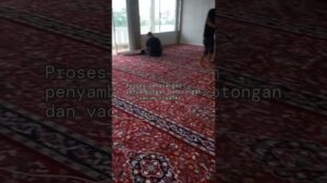 „Installation von importierten Türken-Teppichen Royal Tabriz für Moscheen #youtubeshorts #youtube #moscheeteppich“