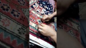 „Reparatur aller Arten von französischen Teppichen und asiatischen Teppichen, Abholung und Lieferung von Sadiq“