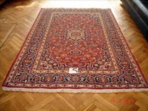 „Sammlung von Nain- und Kashan-Perserteppichen zum Verkauf“