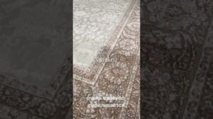 „Teppich aus Kunstseide klassisches Design milchig beige“