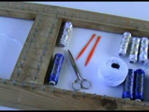 „Wie man Seidenfaden-Teppiche macht, Pompon (1/9). Materialien“