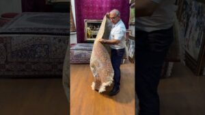 3-Meter-Teppich aus Isfahan mit grünem Hintergrund
