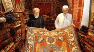 Afghanische handgewebte Wollteppiche gewinnen in China an Beliebtheit