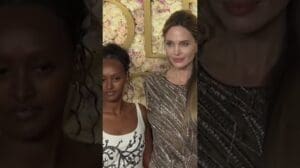Angelina Jolie koordiniert sich mit Tochter Zahara auf dem roten Teppich der Golden Globes 2025 #shorts