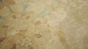 Antiker Persischer Tabriz-Teppich in Braun und Gold mit Blumenmedaillon - Teppich & Kilim -28935