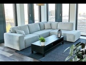 Bequem und niedrig sitzen kann man mit der Marle-Loungebank von A-Meubel.😎