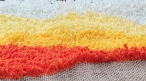 Bunte Sufi-Teppiche mit Nadel und einfachen Werkzeugen