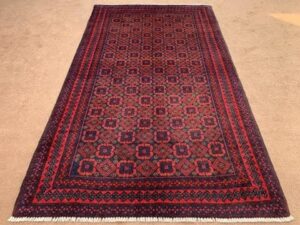 Entdecke die zeitlose Schönheit eines Vintage-Afghanischen Baluchi-Teppichs aus den 1980er Jahren | Ein kulturelles Meisterwerk