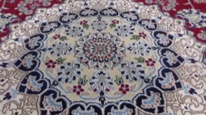 Handgeknüpfter Woll- und Seiden-Teppich 250 Kpsi Rot Nain Rund Orientalisch 226495