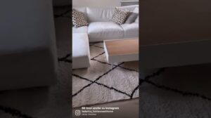 Hier ist unser neuer Teppich für das Wohnzimmer