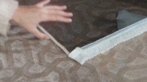Maschinenwaschbarer moderner grafischer Teppich mit Fransen Stela