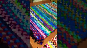 Meine geflochtenen Teppiche aus Stoffresten! #Teppich #Handwerk #bunt