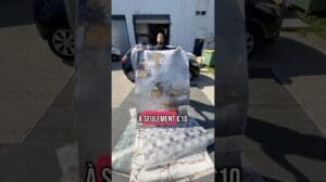 Nur 10€ für den kleinen Wohnzimmerteppich in den Maßen 120/170 auf dem Markt von Porte de Montreuil #teppich