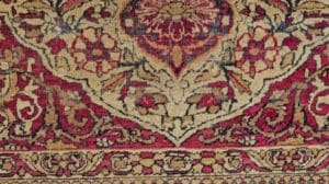 Persischer Kerman Lavar-Teppich aus der Mitte des 19. Jahrhunderts mit floralem Design in Hellgelb, Rot und Französisch Blau 1913