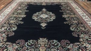 Schwarzer und beiger Kerman Orientalischer Teppich 10'2X13'7 - W 703
