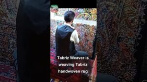 Tabriz-Weberei webt einen handgewebten Tabriz-Teppich