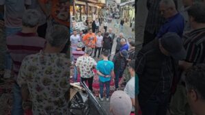 Versteigerung von handgewebten Teppichen aus Tabriz auf dem Markt in Rasht....#Antik #Rasht #Alt #Handgewebt