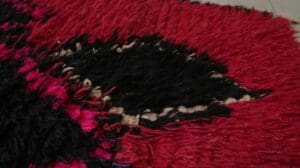 Vintage Marokkanischer Teppich in Pink mit schwarzen Diamantmedaillons, von Rug & Kilim - 30418