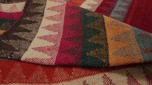 Vintage Qashqai Perser-Kilim in Rot-, Orange- und Blautönen - Teppich & Kilim - 33348