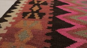 Vintage Shahsavan Zanjan Persischer Kilim-Läufer in Pink mit Zickzack-Muster - Teppich & Kilim - 33354