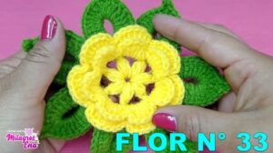 Wie man die Blume N° 33 häkelt, um sie auf Teppiche, Tischdecken und Deckenquadrate anzuwenden