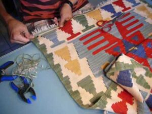 Wow, Teppiche oder Kelim klopfen? Schau dir zuerst das Video an