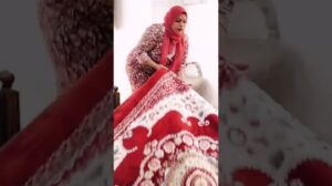 „Ich habe den Teppich aus Mamas Schlafzimmer zum Lüften und Sonnentrocknen rausgebracht #shorts“