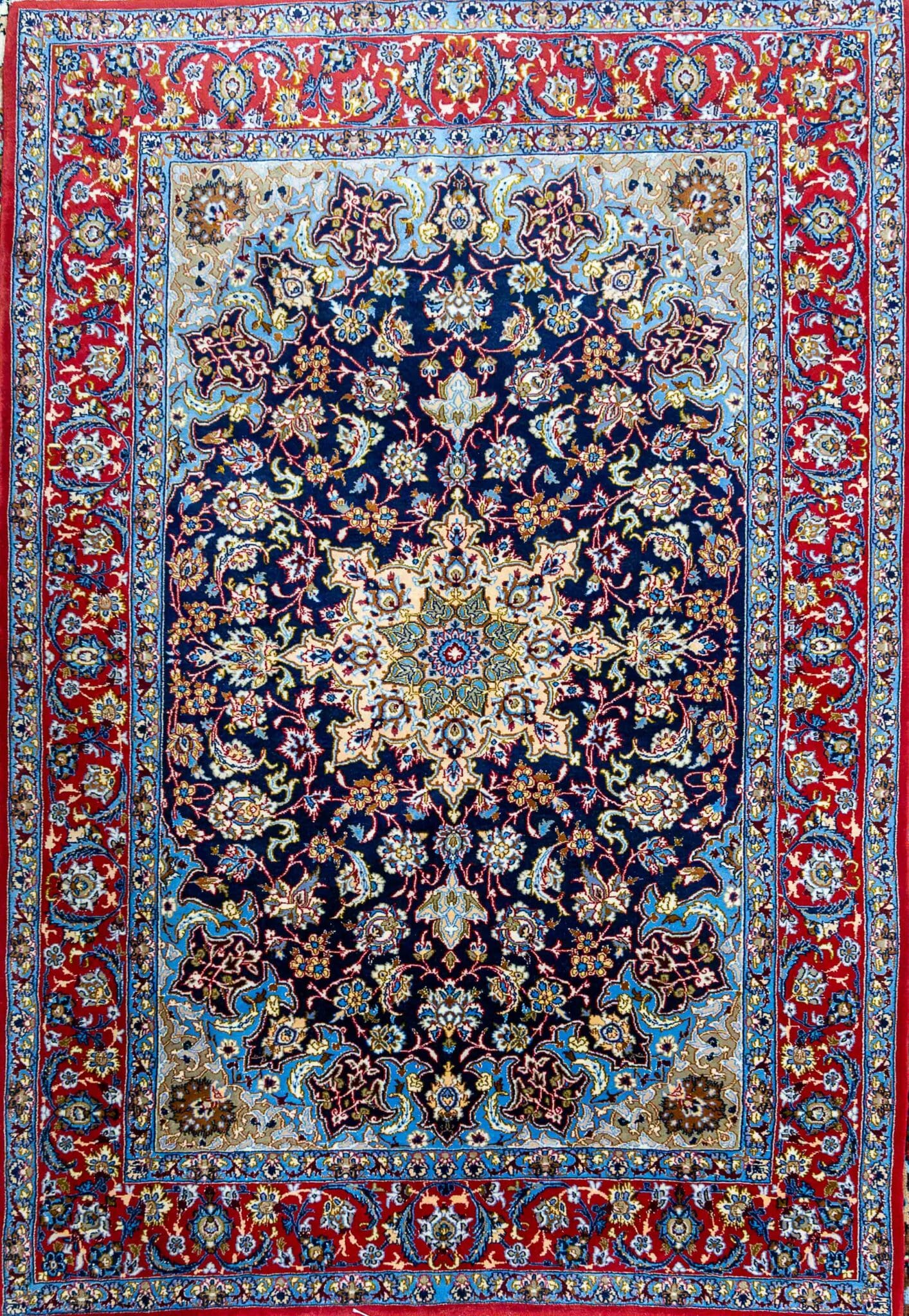 Perserteppiche & Orientteppiche Standorte: Wien | Hamburg | Dubai | New York | Los Angeles | Teheran Herkunft unserer Teppiche: Täbriz | Isfahan | Ghom | Kashan | Nain | Kerman | Hamadan | Sarough (Farahan) | Qashqai | Mashhad Seit 1876 5. Generation der Familie FARAHANI Kostenloser Versand in Europa Schnelle Lieferung in die USA (Visit our US Store!) Weltweite Lieferung auf Anfrage 14 Tage Rückgaberecht Original, Handarbeit, Nachhaltig Zertifikate auf Wunsch