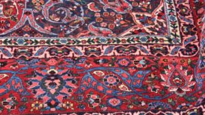 Antiker persischer Bakhtiari Teppich in Zimmergröße für die Galerie