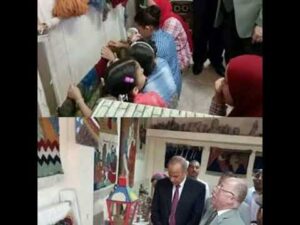 Der Künstler Bayoumi für die Lehre von handgefertigten Teppichen