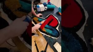 Eine individuelle PLAYSTATION LOGO Teppich herstellen! (TEIL 2) #kunst #selbermachen #wie-man #teppichknüpfen #zufriedenstellend