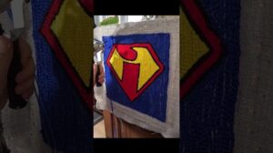 Herstellung eines Infoman-Teppichs #teppichknüpfen #kunst #teppiche #infoman #quebec