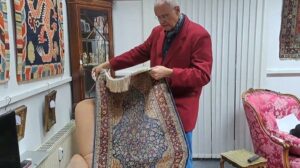 Hierke Seidenteppich aus der Türkei. Signiert, wahnsinnig feine Knüpfung.
