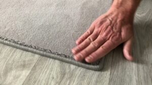 Maßgefertigter dicker Teppich, rechteckig oder rund, aus Wolle der HAPPY-Serie in mehreren Farben erhältlich.