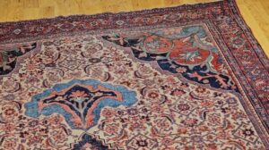 Persischer Bidjar-Teppich aus dem 19. Jahrhundert in Elfenbein, Marineblau, Rot, Türkis, The Persian Knot Gallery, SKU: 1296