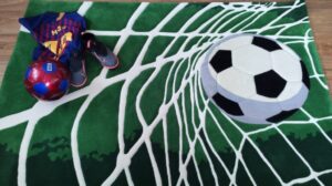Teppich für das Kinderzimmer eines jungen Fußballspielers. Handgefertigter Teppich. Design und Herstellung eines Wollteppichs.