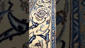 „6'5 x 10 Persischer Nain 6 LA Seidenteppich mit Mitternachtsblauem Feld und Elfenbeinfarbenem Blumendekor“