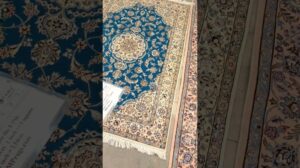 „Persische Teppich-Kauftipps: Vergleich ähnlicher Teppiche mit Nain-Teppichen“