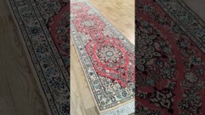 2' 7" x 10' 4" Nain-Teppich aus Wolle und Seide, authentischer persischer Teppich