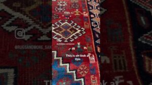 Antiker Tribal-Teppich mit der Weberin, die ihre Lebensgeschichte hinein knotet.