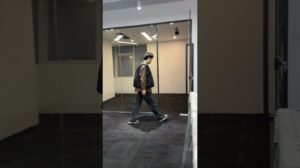 Büroteppichdesign und -installation aus einer Hand: Immersive Baustelle